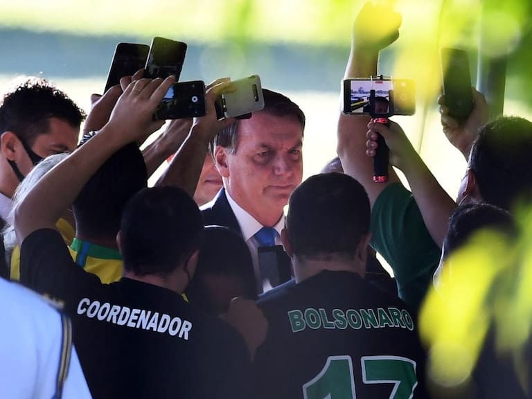 Jair Bolsonaro junto a sus seguidores en medio de la pandemia