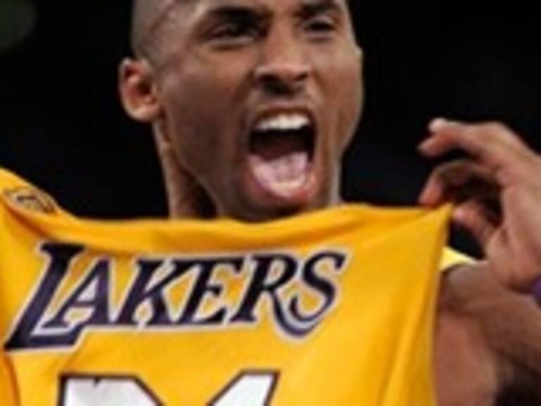 La gran clavada de Kobe Bryant en Los Lakers