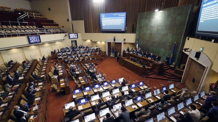 25 DE MAYO DE 2021/VALPARAISOVista general de la sesión de la Camara de Diputados, que discute el proyecto de ley, iniciado en mociones refundidas, que modifica la ley N° 18.892, General de Pesca y Acuicultura, para prohibir la pesca de arrastre respecto de la especie merluza común
FOTO: LEONARDO RUBILAR CHANDIA/AGENCIAUNO