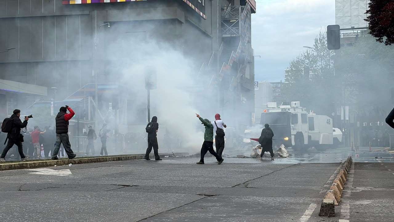 Incidentes en el centro de Concepción dejan cinco manifestantes detenidos tras despliegue de Fuerzas Especiales