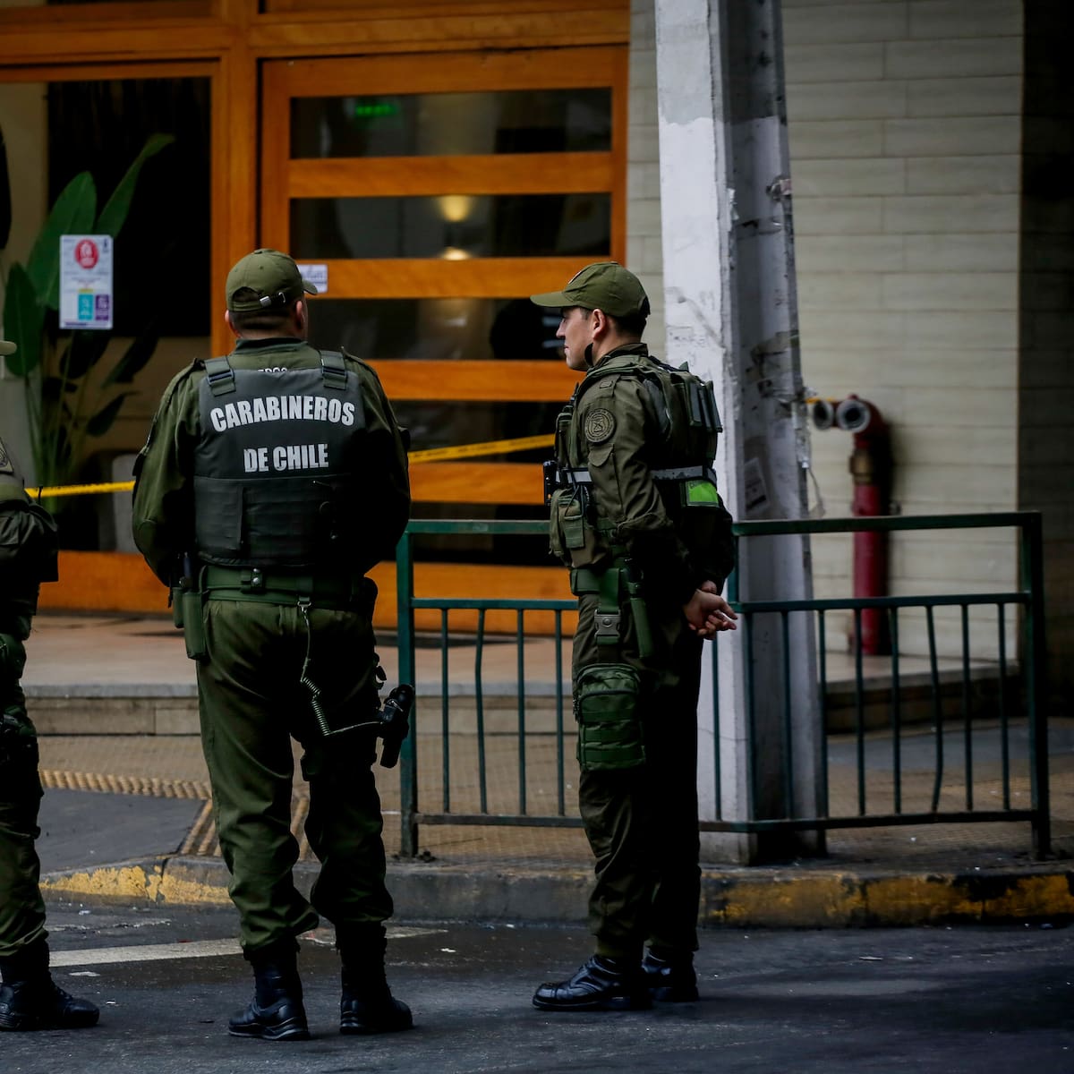 A horas del Superclásico: Carabineros incauta mochila con elementos pirotécnicos escondida en el Estadio Nacional