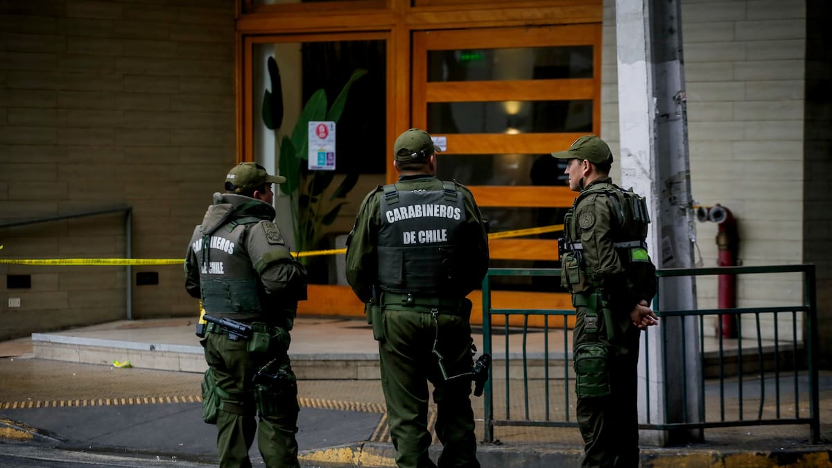 A horas del Superclásico: Carabineros incauta mochila con elementos pirotécnicos escondida en el Estadio Nacional