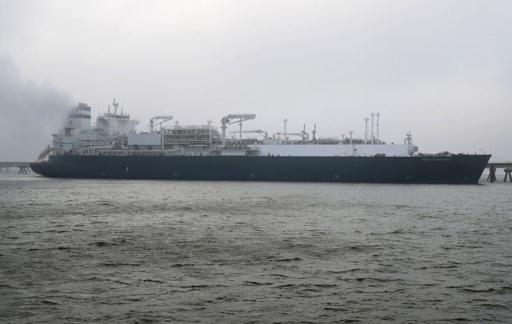 Barco transporta gas que importa Alemania tras las sanciones a Rusia