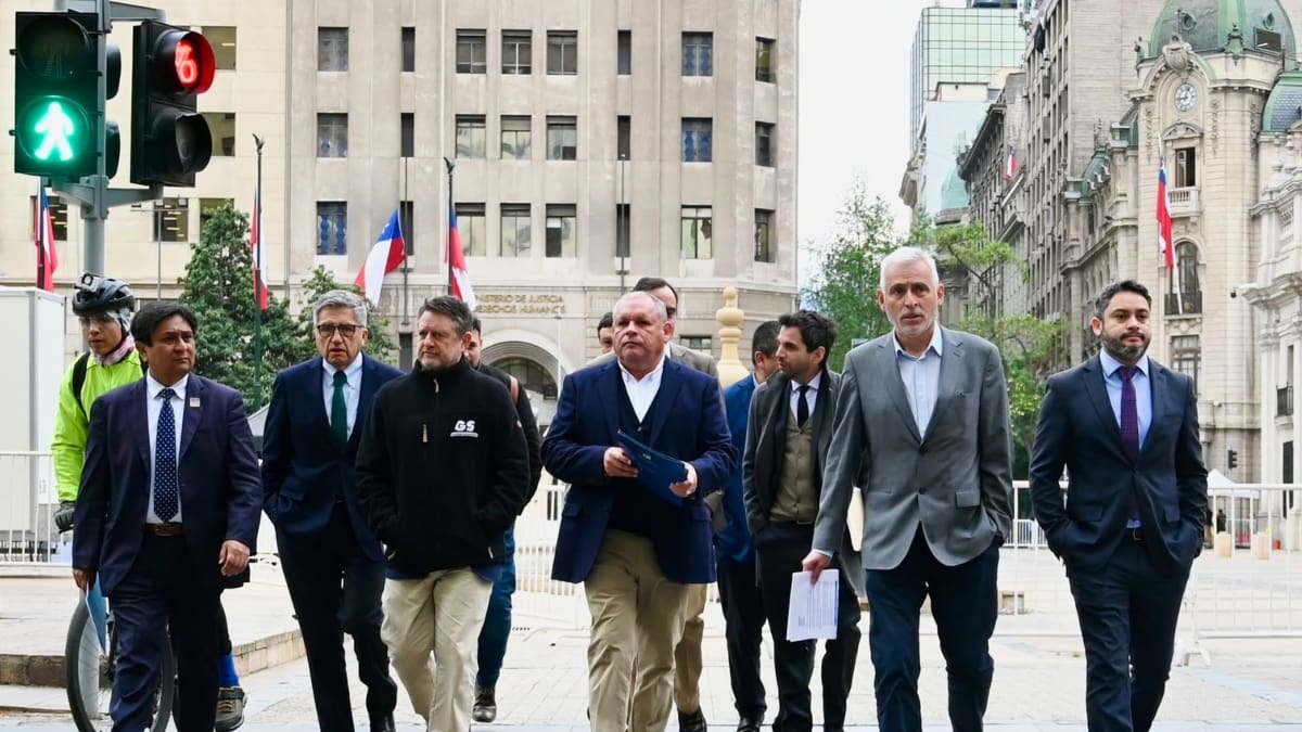 “Política de zanahoria y garrote”: Gobernadores en pie de guerra contra el presupuesto 2027 tras reunión con la Dipres