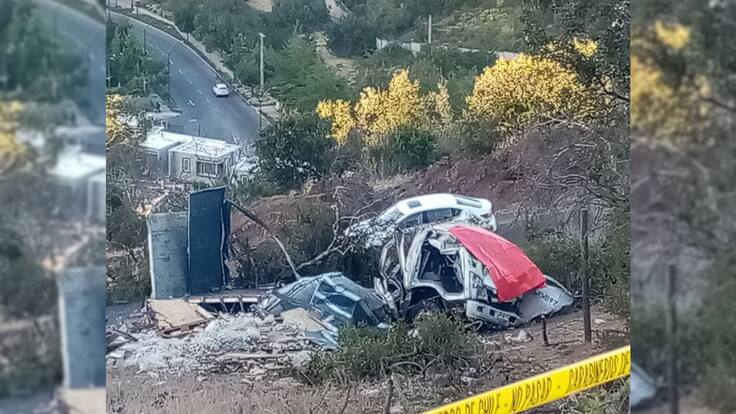 Una persona muere y otra queda en riesgo vital luego de volcar en un camión en Lo Barnechea
