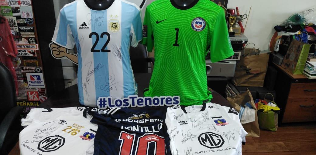 Camisetas que son parte de la subasta solidaria de ADN Deportes