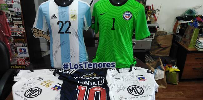 Camisetas que son parte de la subasta solidaria de ADN Deportes