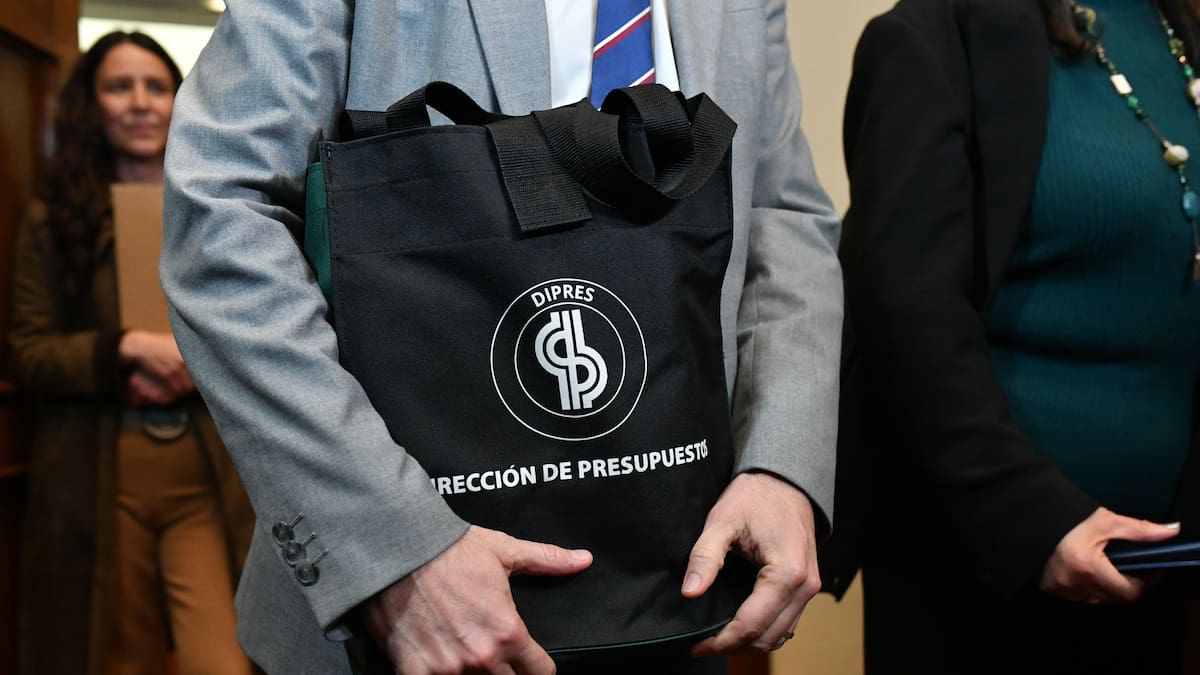 Dipres asegura que hubo un millonario sobregasto del Estado en compras durante gobierno de Boric