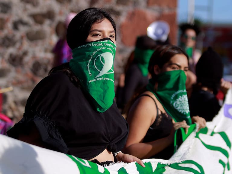 Grupos feministas se manifiestan a favor del aborto libre en México