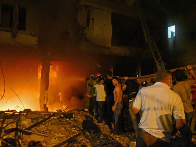 Incendio tras explosión en un edificio en Beirut