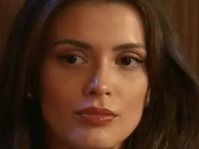 «Te desubicaste»: Fans de Cony Capelli lapidan a conductora de CHV por burlarse de su adicción