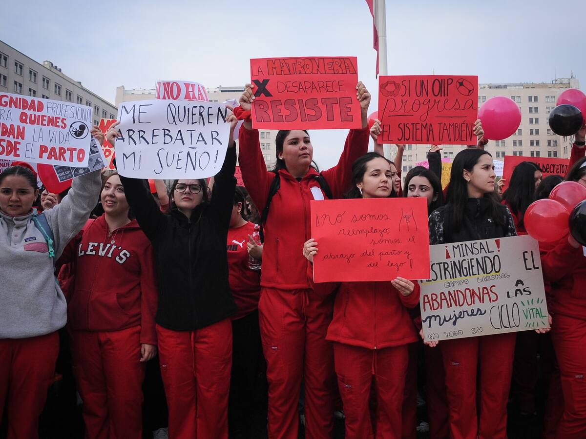 “Una bofetada a las mujeres del país y sus hijos”: Colegio de Matronas explica el motivo de su movilización tras norma del Minsal