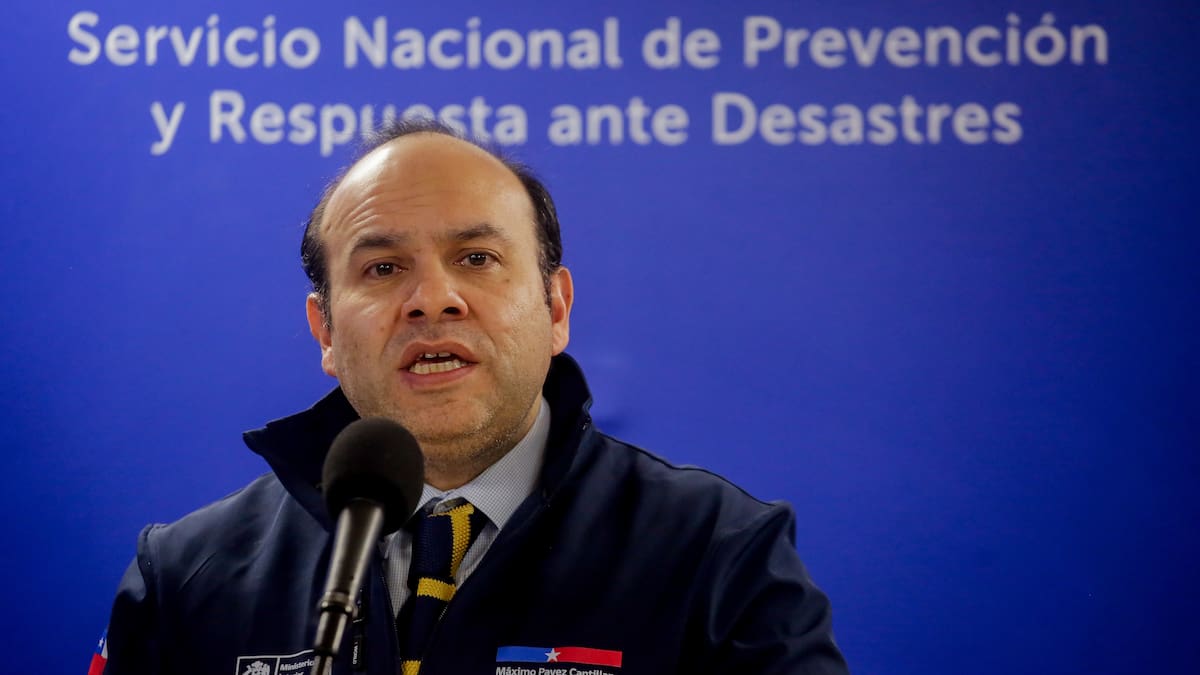 Máximo Pavez advierte que octubre podría ser el más lluvioso de la historia y descarta suspensión de clases en Santiago