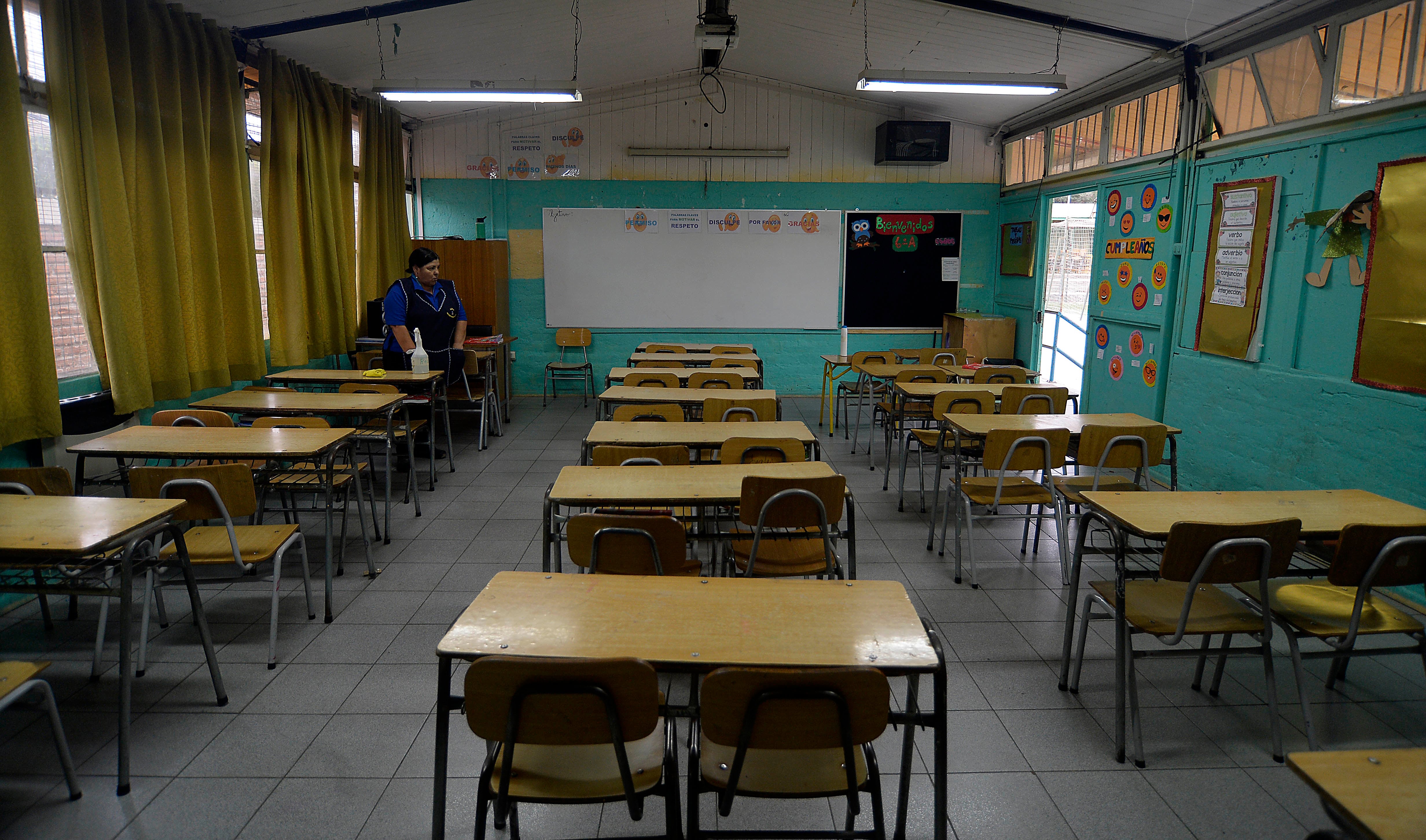 Suspenden clases en 12 colegios de Las Condes para este martes 13 tras aluvión