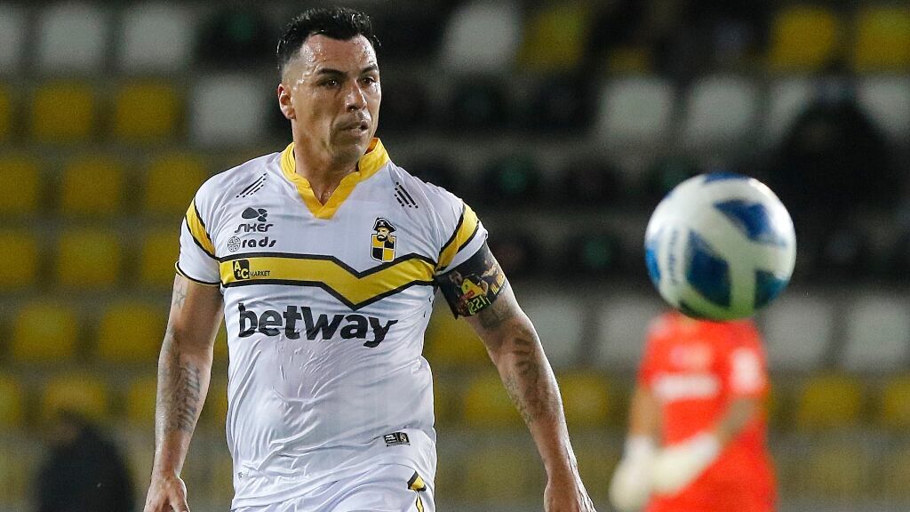 Esteban Paredes descarta retirarse del fútbol ante Colo Colo: "Evaluaré mi contrato con Coquimbo Unido a mitad de año"