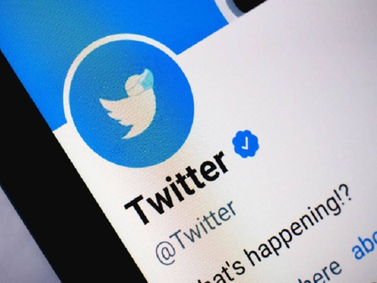 Inundación de cuentas falsas provocó que se suspendiera el nuevo Twitter Blue, servicio que fue lanzado hace solo dos días en EE.UU.