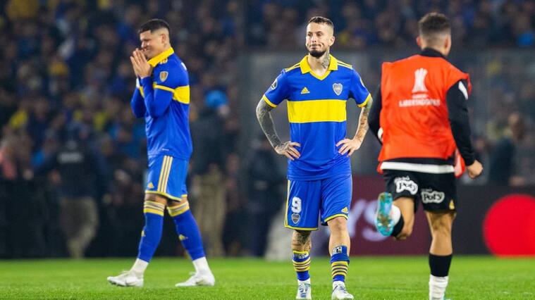 BUENOS AIRES , ARGENTINA-JULY 5: Boca Juniors Darâo Benedetto appears dejected after the definition by penalties, during Copa Libertadores football match between Boca Juniors and Corinthians at Alberto J. Armando Stadium in Buenos Aires City, Argentina on July 5, 2022. (Photo by Stringer/Anadolu Agency via Getty Images)