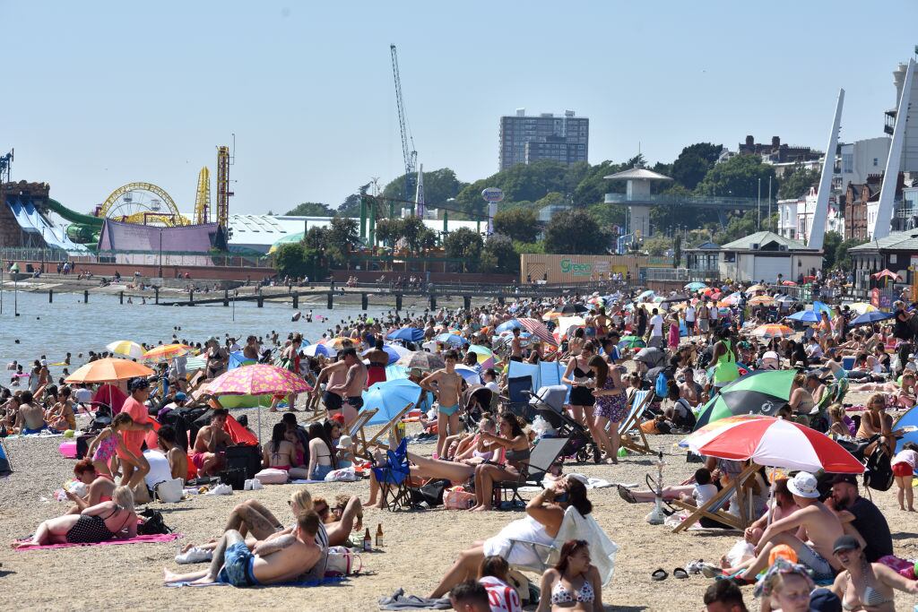 Masiva concurrencia a las playas de Southend-on-Sea en plena pandemia