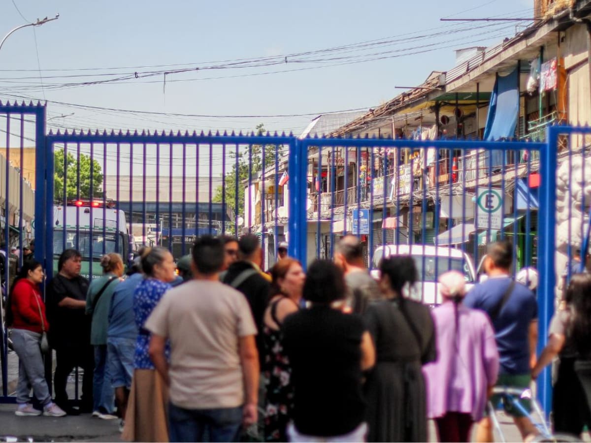 La preocupación de vecinos del barrio Meiggs tras intervención contra toldos azules: “No podemos salir”