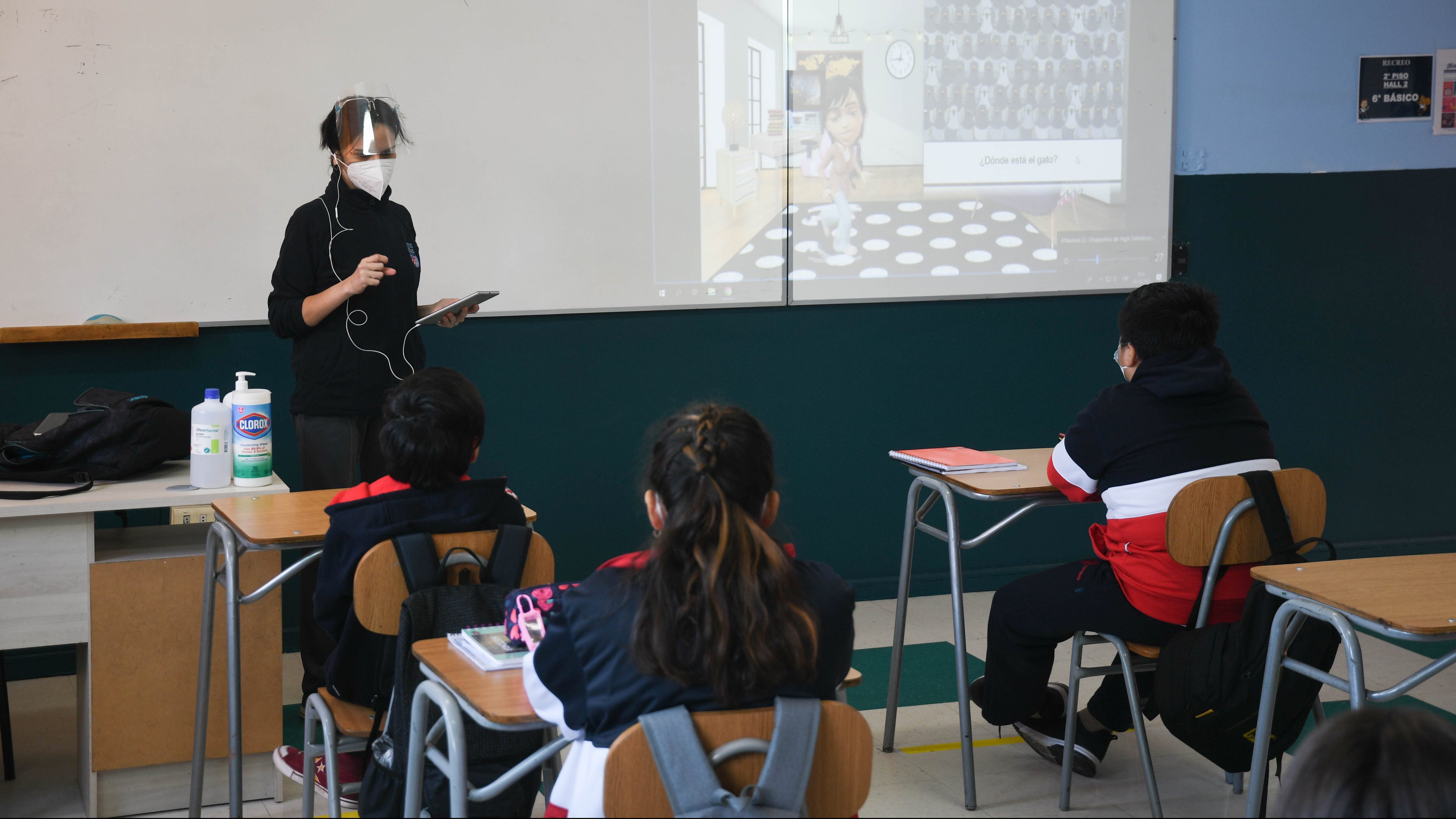 regreso a clases presenciales: alcaldes electos acusaron "presiones económicas"