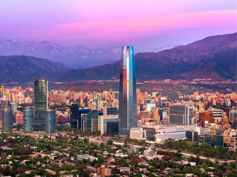 Superó a capitales de Europa: ranking ubica a Santiago entre las mejores ciudades del mundo para recorrer a pie