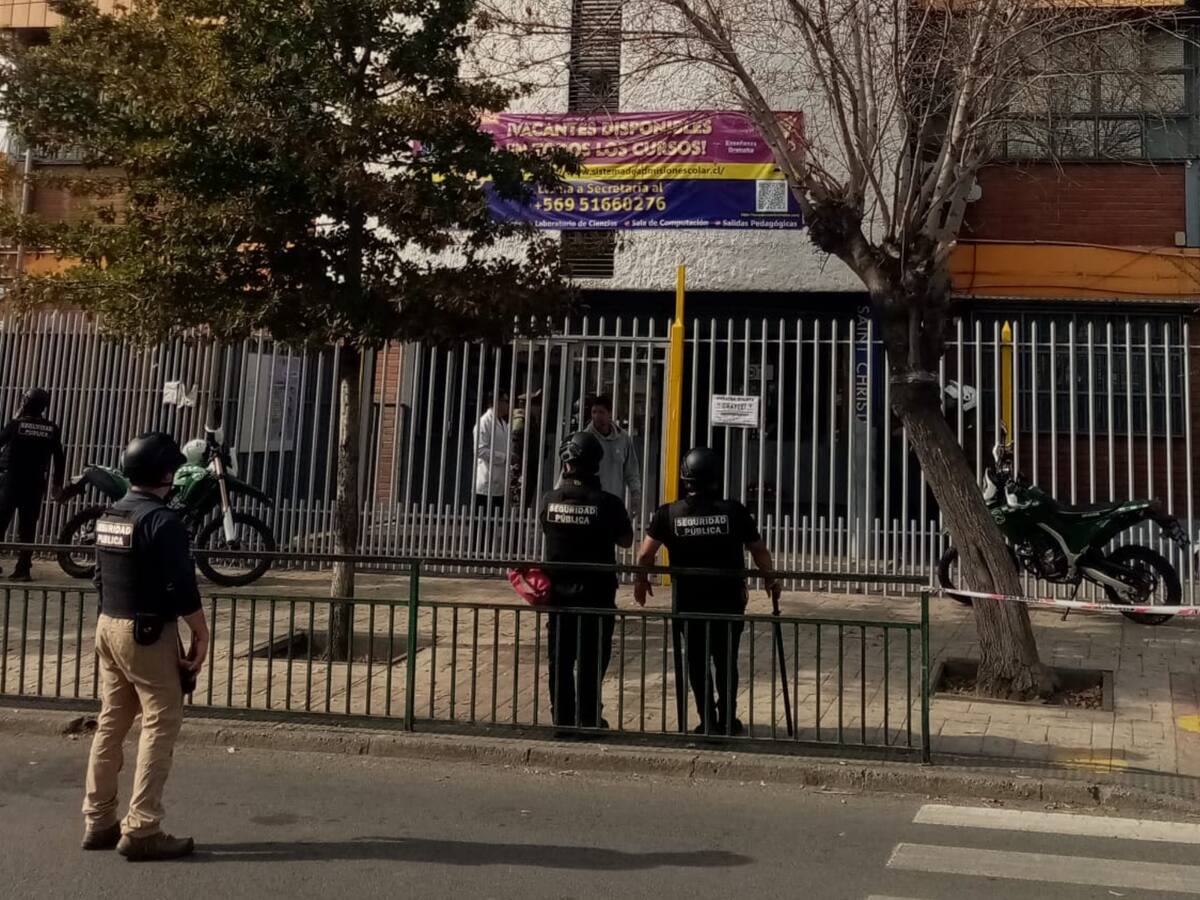Alumna de básica resulta herida a bala durante riña entre escolares y apoderados afuera de colegio en La Granja