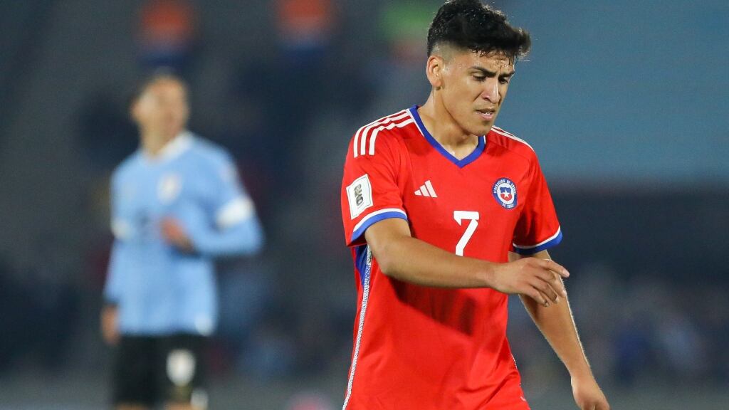 Marcelino Núñez sale lesionado ante Uruguay y sería baja ante Colombia