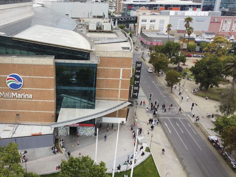 04 DE NOVIEMBRE DE 2020 / VIÑA DEL MARImagen aerea del Mall Marina Arauco, ubicado entre 14 y 15 norte, que se encuentra funcionando desde el ingreso a Fase 2 de la comuna, y la cual el día de mañana ingresara a Fase 3, como una forma de reactivar el comercio.
FOTO: MIGUEL MOYA / AGENCIA UNO