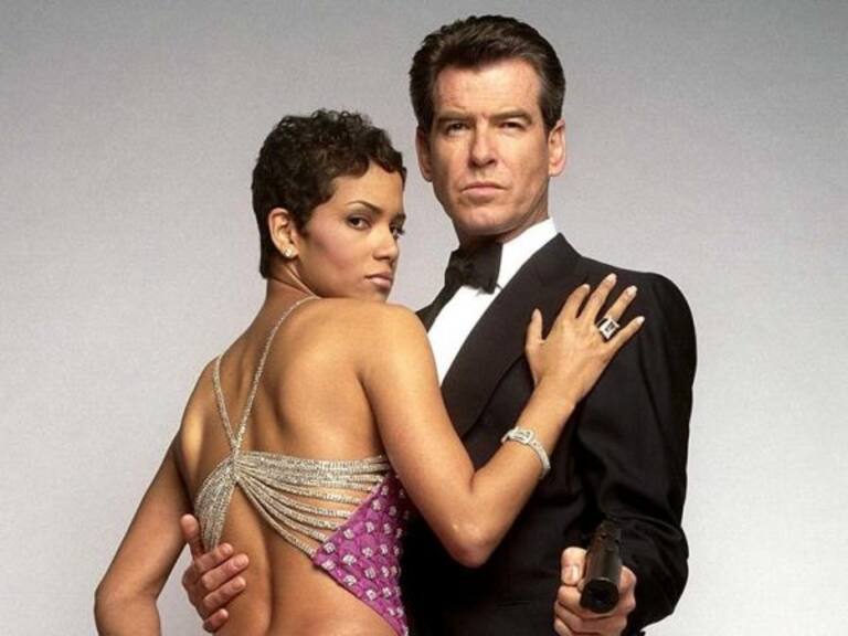 Halle Berry reveló que Pierce Brosnan la salvó de morir ahogada en Otro día para morir