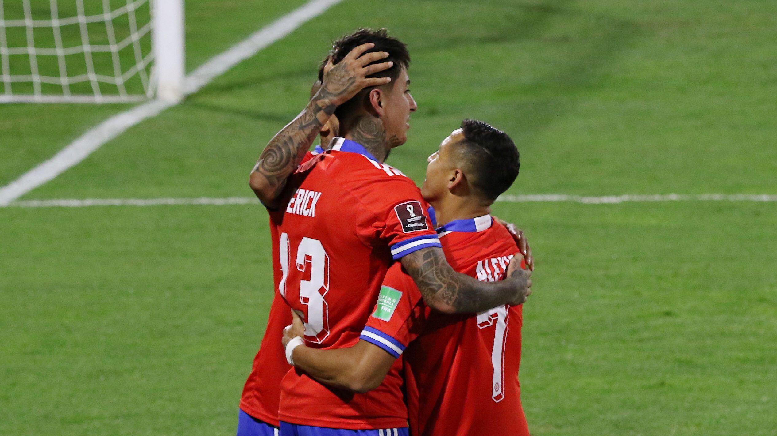 Alexis Sánchez y Erick Pulgar