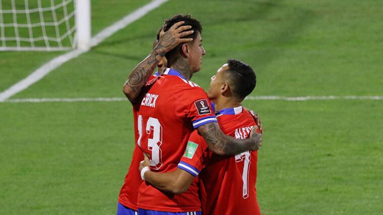 Alexis Sánchez y Erick Pulgar