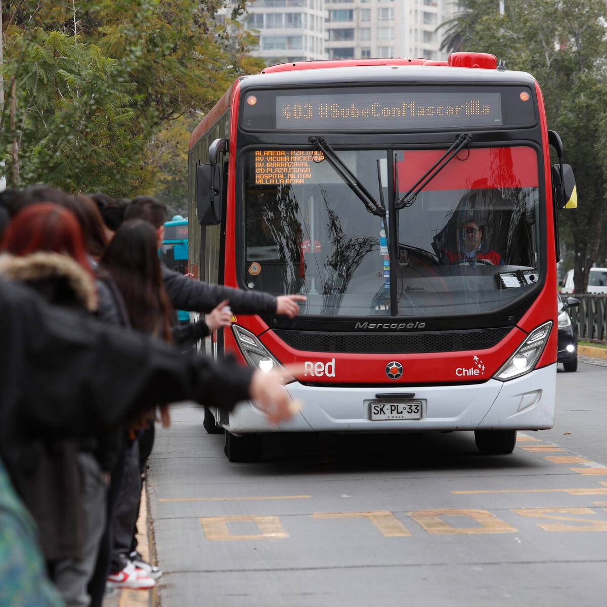 Por falla en el Metro de Santiago: activan buses de apoyo ante problemas en la Línea 1