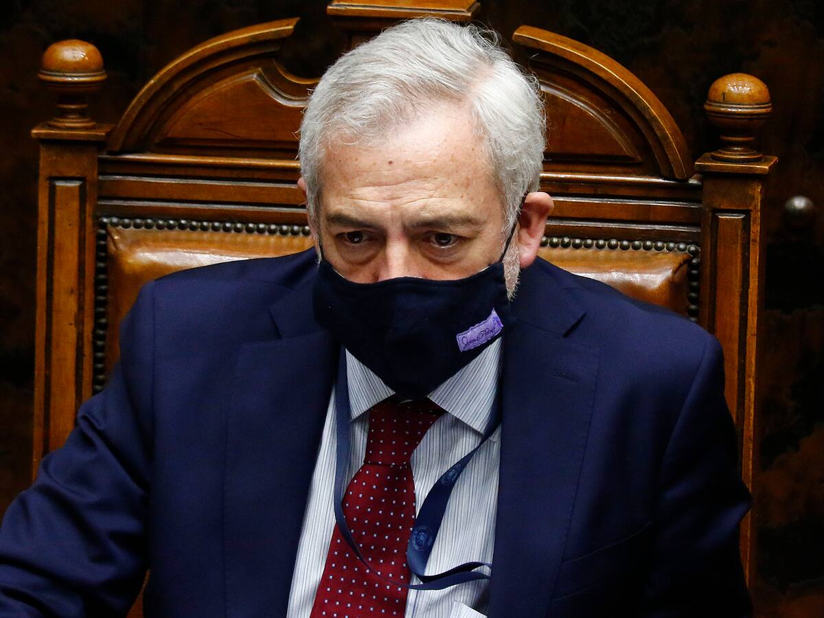 Secretario general del Senado deberá pagar una multa de $2,5 millones por infringir normas sanitarias
