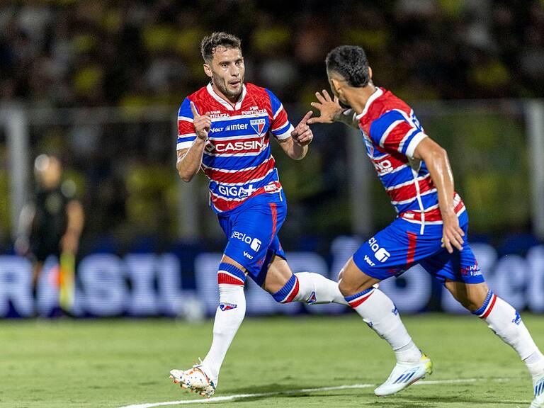 Fortaleza celebra gracias a "hinchas" de Colo Colo | Getty Images