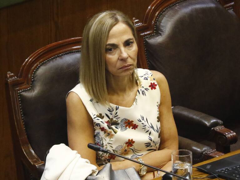 Ya hay manifestaciones en el Congreso: ministra Isabel Plá será interpelada este martes