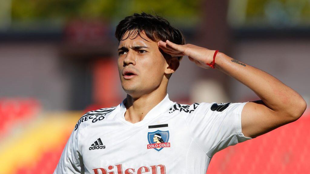 17 de Febrero del 2021/TALCAPablo Solari(c) celebra su primer gol y el 1 a 0 de Colo Colo ,durante el partido del descenso del Campeonato Nacional AFP PlanVital 2020, entre Colo Colo vs Universidad de Concepcion, disputado en el Estadio Fiscal de Talca.
FOTO:FRANCISCO LONGA/AGENCIAUNO