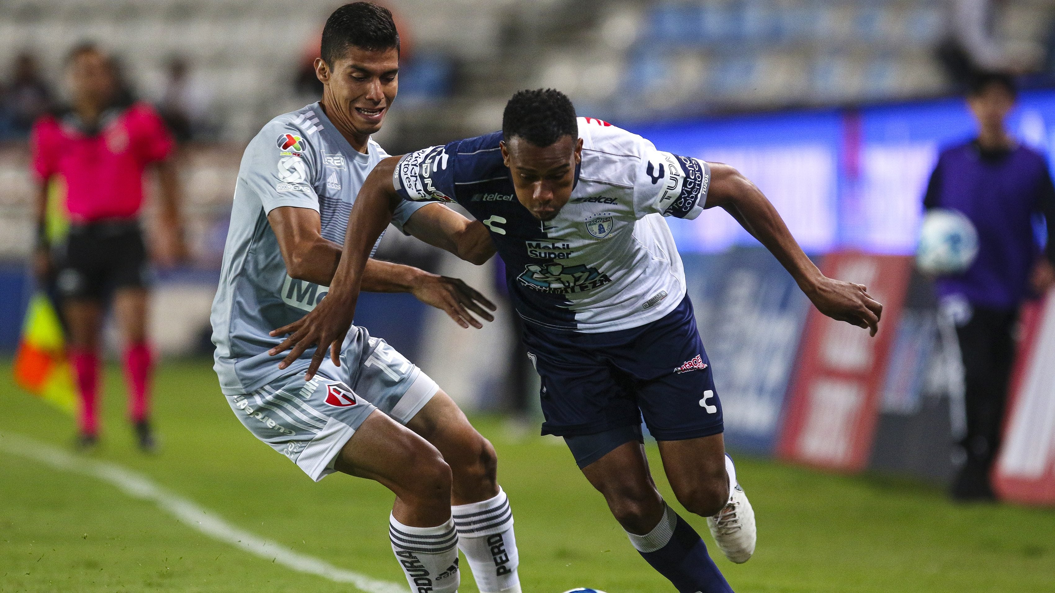 PACHUCA, MEXICO - NOVEMBER 6: Diego Barbosa (L) of Atlas fights for the ball with Jonathan Copete (R) of Pachuca during the 7th round match between Pachuca and Atlas as part of the Copa MX 2019 at Hidalgo Stadium on November 6, 2019 in Pachuca, Mexico. (Photo by Jam Media/Getty Images)