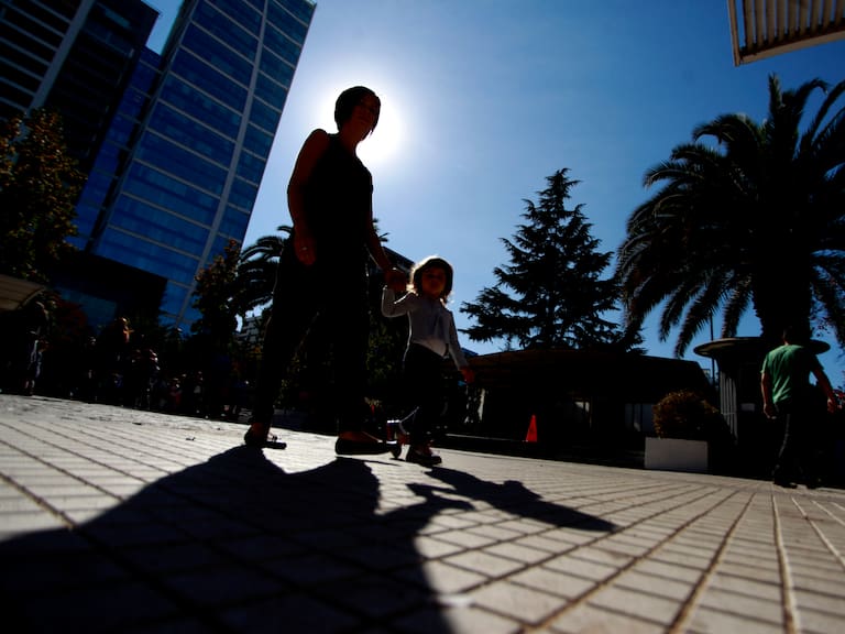 Declaran Alerta Roja por calor extremo en la región Metropolitana: estas serán las temperaturas máximas en Santiago