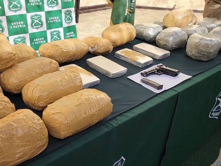 región de Antofagasta, mujer extranjera, mujer boliviana, droga, 30 kilos de cocaía y marihuana, Carabineros, OS7 El Loa, región Metropolitana, p