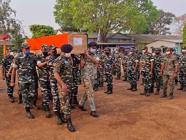 El funeral de un soldado indio en Bijapur