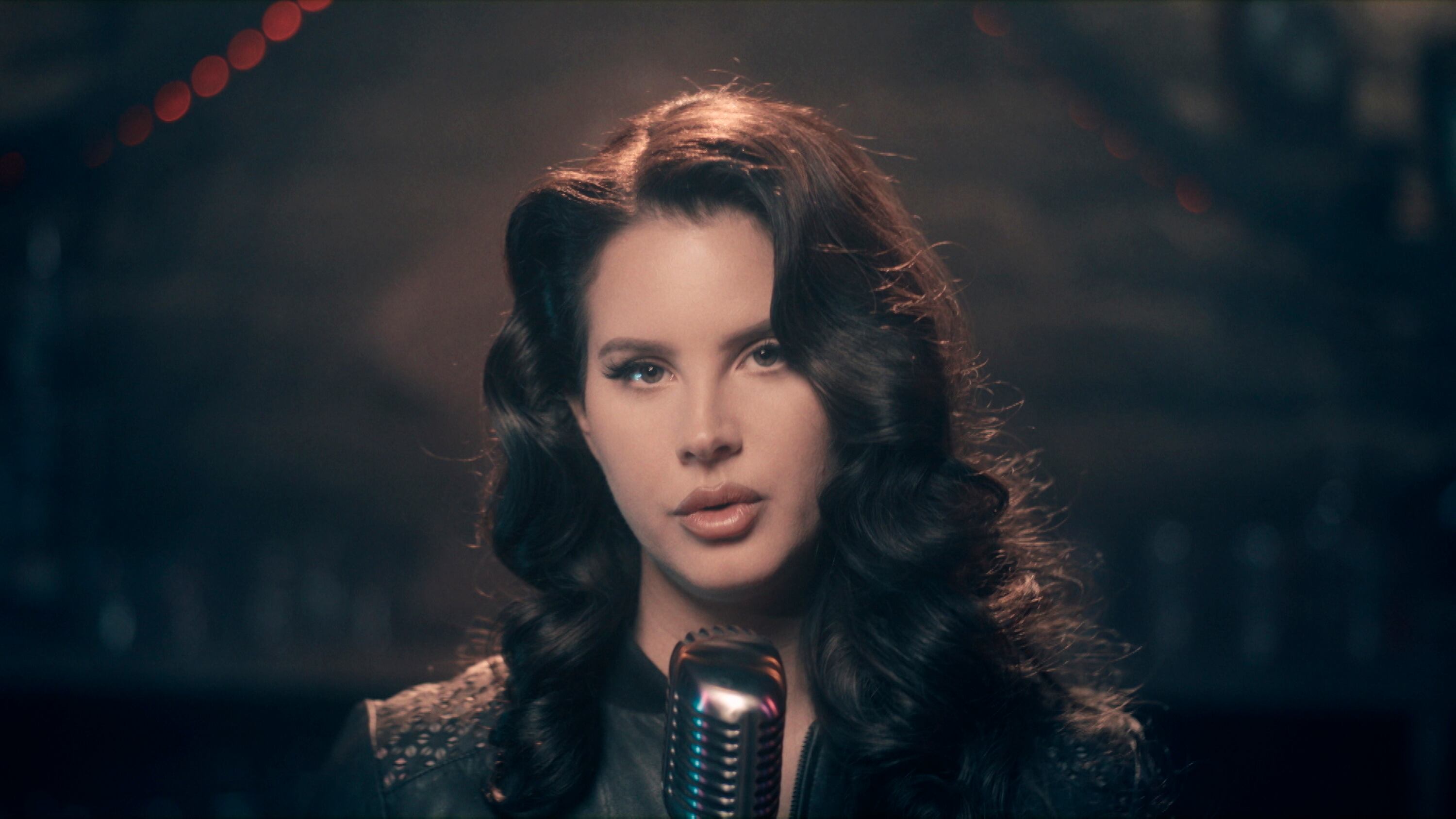 THE TONIGHT SHOW STARRING JIMMY FALLON -- Episode 1374A -- Pictured in this screengrab: Musical guest Lana Del Rey performs on December 14, 2020 -- (Photo By: NBC/NBCU Photo Bank via Getty Images)