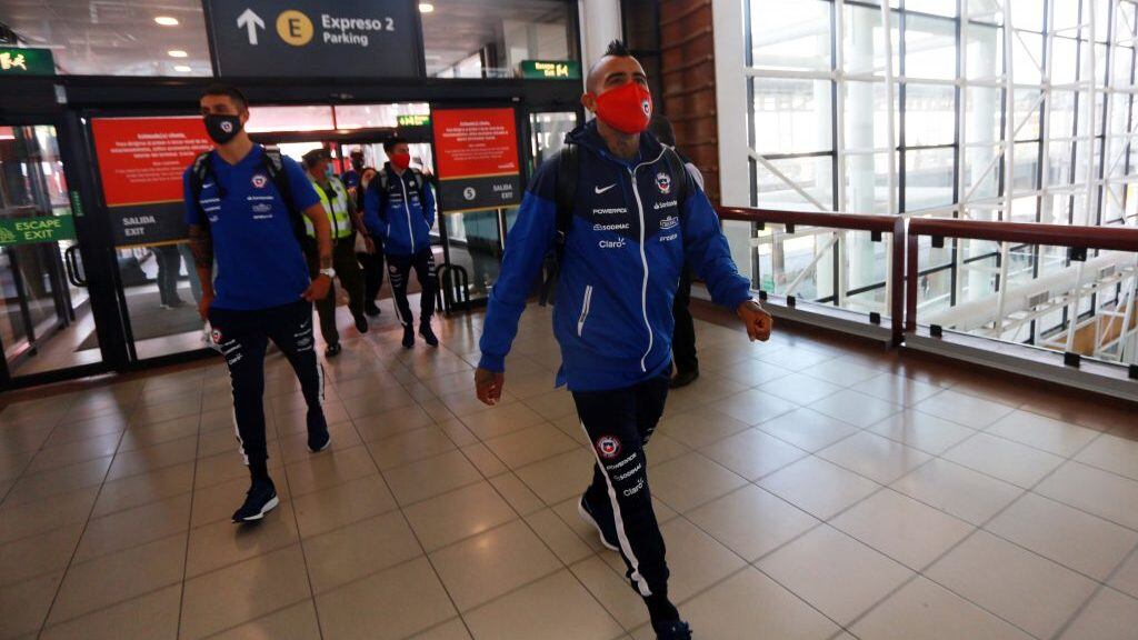 7 de Octubre del 2020/ SANTIAGO
, durante llegada de jugadores de la selección chilena al aeropuerto Arturo Merino Benitez, quienes viajan a un encuentro por las eliminatorias en Uruguay , en medio de la pandemia dé COVID-19.

Fotos: JOSE FRANCISCO ZUÑIGA/ AGENCIAUNO