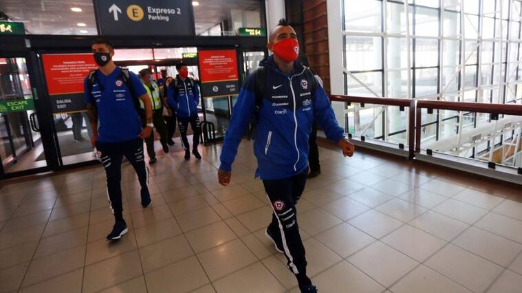 7 de Octubre del 2020/ SANTIAGO
, durante llegada de jugadores de la selección chilena al aeropuerto Arturo Merino Benitez, quienes viajan a un encuentro por las eliminatorias en Uruguay , en medio de la pandemia dé COVID-19.
Fotos: JOSE FRANCISCO ZUÑIGA/ AGENCIAUNO