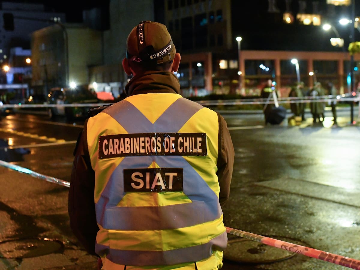 Le dispararon en una mano y terminó volcado camino al hospital: grave accidente deja cuatro heridos en San Miguel