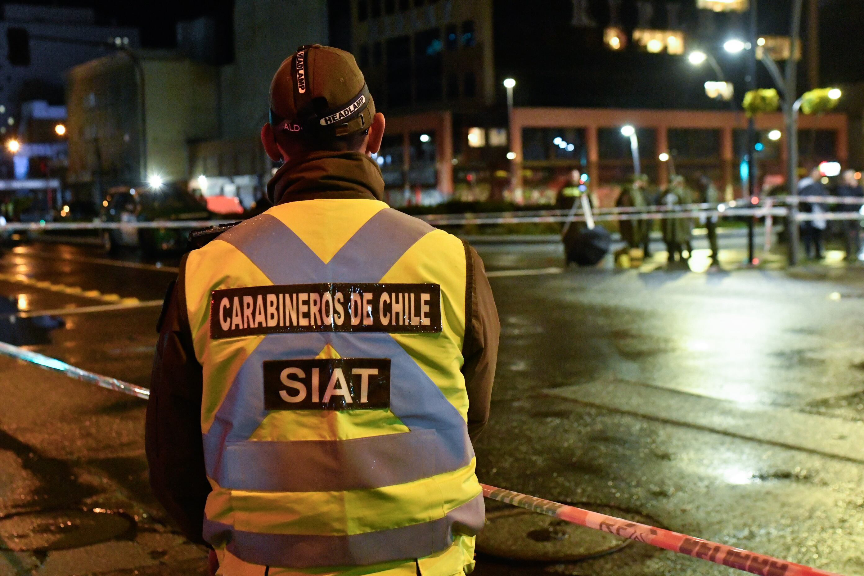 Le dispararon en una mano y terminó volcado camino al hospital: grave accidente deja cuatro heridos en San Miguel