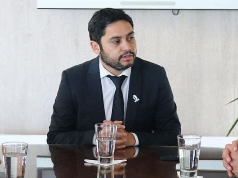 Gobernador de Tarapacá renuncia a Comunes: acusa «mezquina reducción del proyecto a opiniones o pareceres coyunturales»