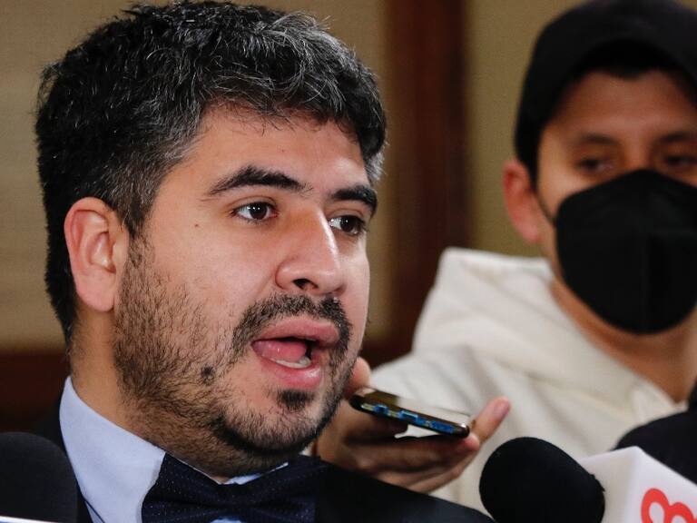 Presidente de Comisión de Salud de la Cámara llama al Gobierno a “eliminar rápidamente” el Pase de Movilidad, el uso de mascarilla y los aforos