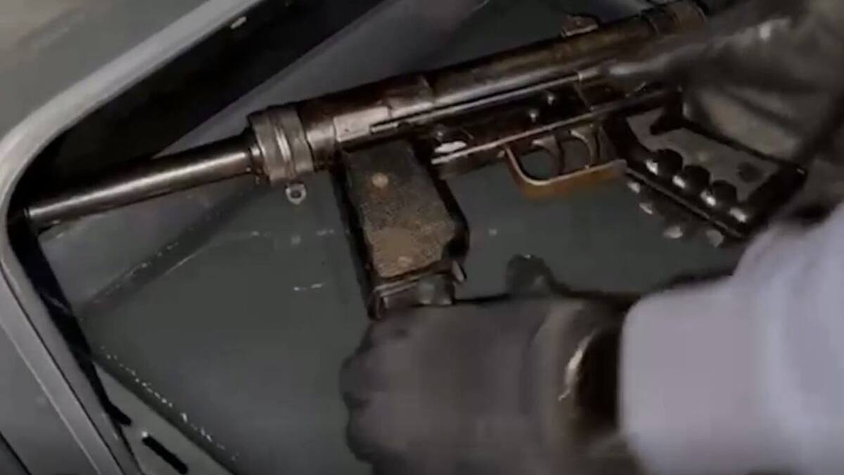 Tenía marcas de la Policía Federal Argentina: PDI incauta subfusil oculto en horno en departamento de La Florida