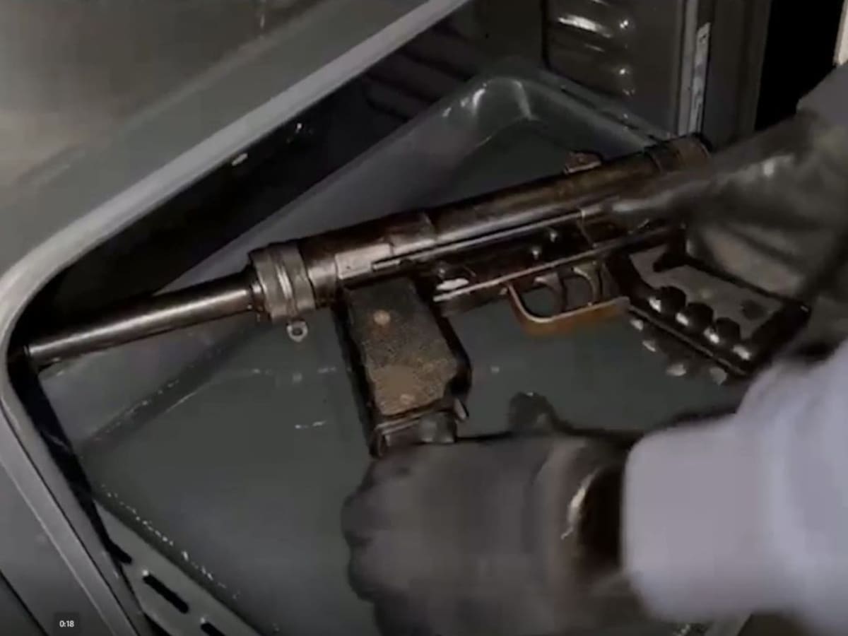 Tenía marcas de la Policía Federal Argentina: PDI incauta subfusil oculto dentro de horno en departamento de La Florida