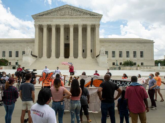 Manifestación a favor del fallo de la Suprema por DACA